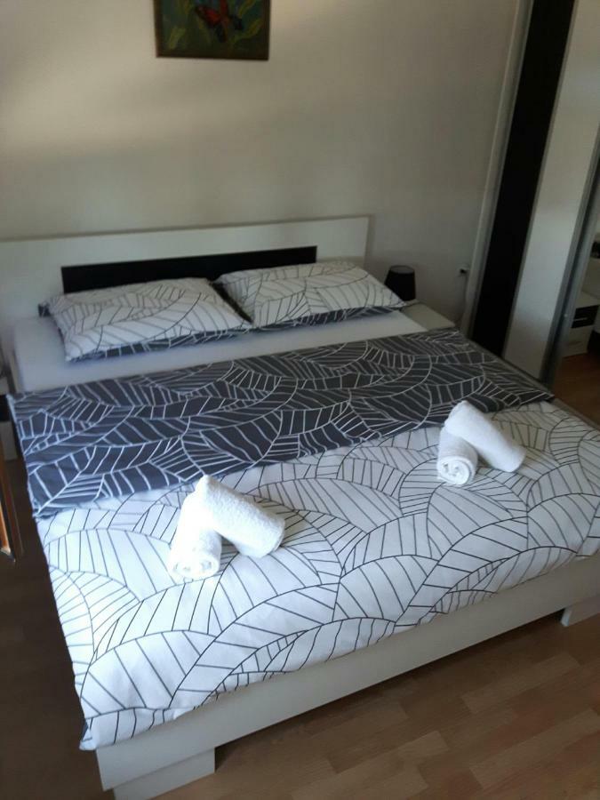 Apartman Petra & Tena Слуни Екстериор снимка