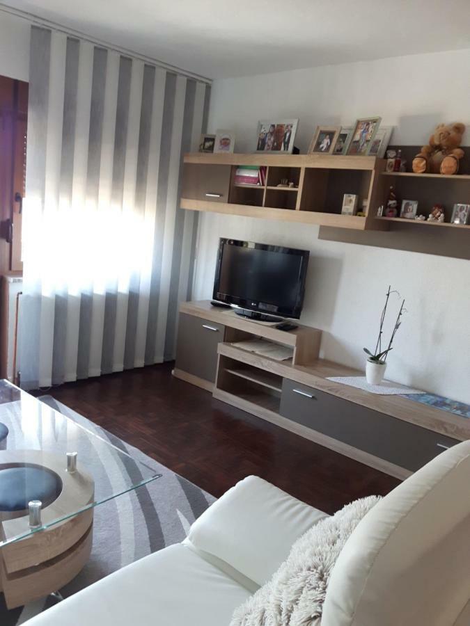 Apartman Petra & Tena Слуни Екстериор снимка