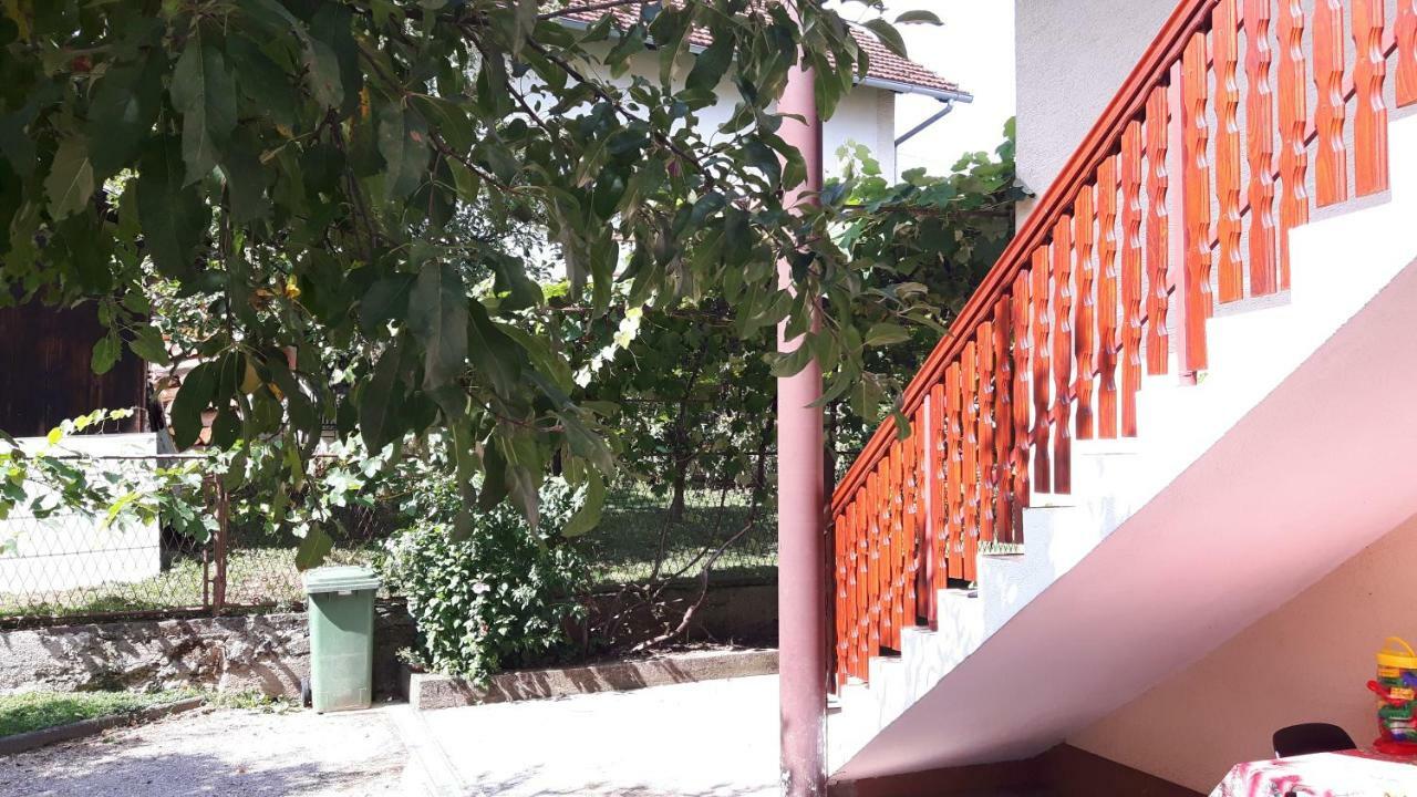 Apartman Petra & Tena Слуни Екстериор снимка