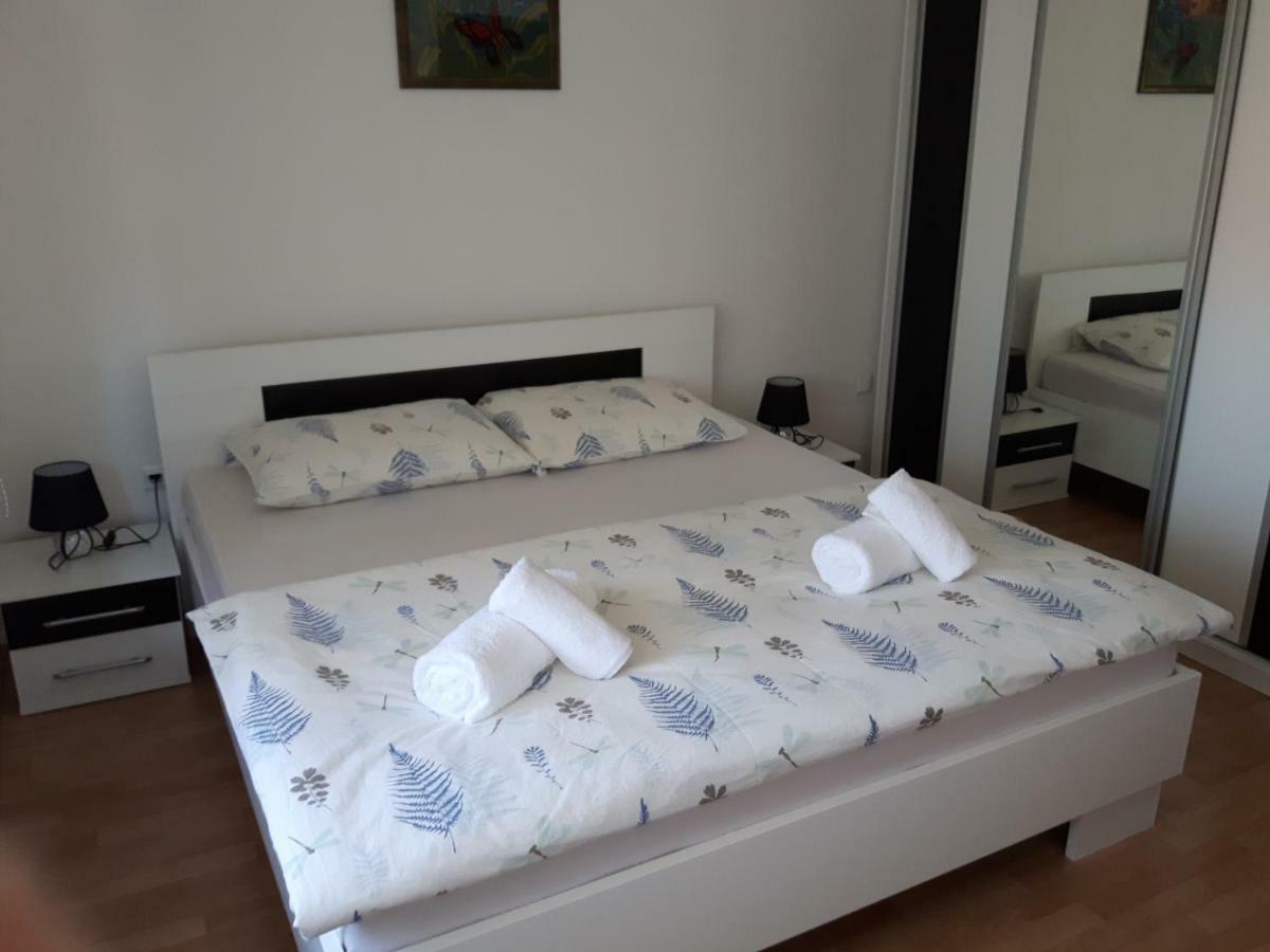 Apartman Petra & Tena Слуни Екстериор снимка