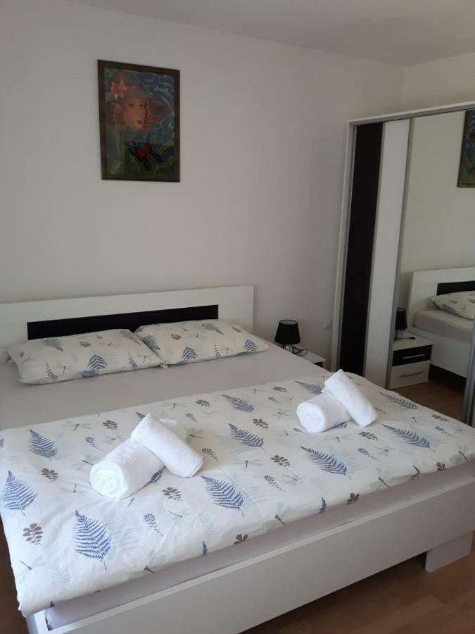 Apartman Petra & Tena Слуни Екстериор снимка