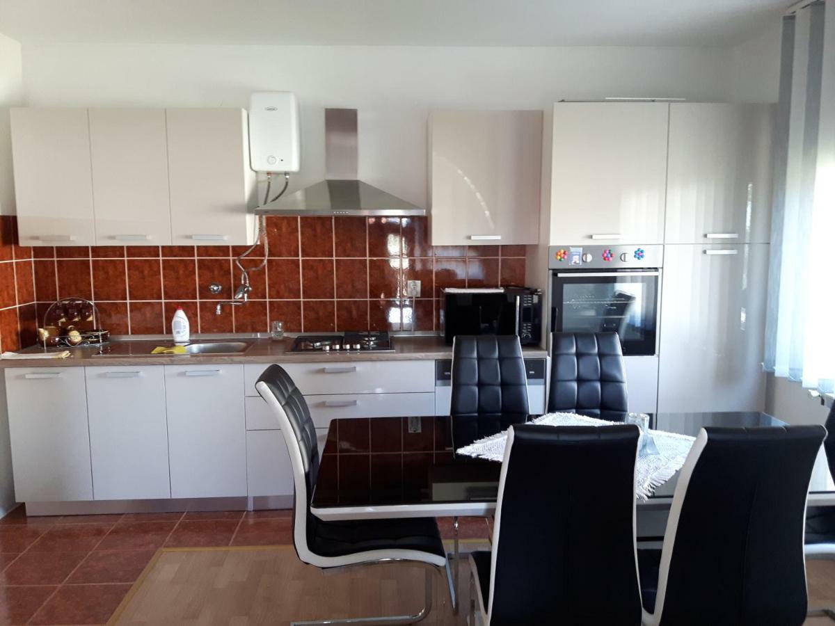 Apartman Petra & Tena Слуни Екстериор снимка